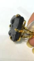 Anel ajustável, folheado a ouro, pedra natural Turmalina Negra 2,5cm x 2cm aproximadamente.