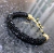 Pulseira em crochê e fio metal e vidrilhos tchecos preto fecho regulável.
