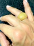 ANEL BANHO OURO COM DETALHES DE BOLINHAS EM TODA A EXTENSÃO SUPERIOR, ARO 20. na internet