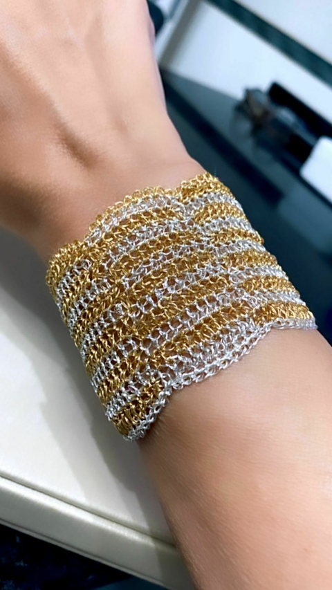 Bracelete ondulado em crochê fio metal Ródio e Ouro, 5cm largura, fecho magnético.