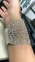 Bracelete renda aberta, 6,5cm largura, em crochê fio metal prata e vidrilhos tchecos brancos translúcidos, fecho magnético. - comprar online