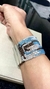 Bracelete crochê 4cm largura, fio metal prata e vidrilhos tchecos em tês tons, azul claro, branco leitoso e marrom, fecho magnético. - comprar online