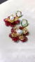 Brincos argolinha flor dupla em crochê fio metal cereja, ouro e pérola Shell central, 4cm x 3cm. na internet