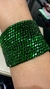 Bracelete em crochê, 4cm largura, fio metal e vidrilhos tchecos verde esmeralda, fecho magnético. - comprar online