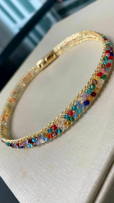 CHOKER/PULSEIRA CROCHÊ DUAS VOLTAS CRISTAIS SWAROVSKI COLOR, 8 ML LARGURA, FECHO MAGNÉTICO.