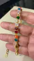 Pulseira 5mm largura, em crochê fio metal ouro, 1 vertente de cristais colors, 15cm + extensor 8cm. - Silvia Ferraz Crochet Luxo