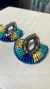 Brincos em crochê fio metal esmaltado azul turquesa, vidrilhos tchecos ouro, azul e verde e cristais quadrados citrino, 4,5cm x 4,5cm. na internet