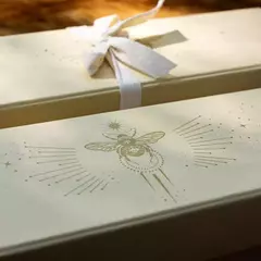 Caixinha Ilumina com 6 Velas de Cera Pura de Abelha - loja online