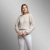 Suéter corto color marfil fendi en tejido de punto, suave cashmere, con detalle tejido en piel natural de conejo. Prenda femenina de Fabiane Frank, abrigada para el frío Otoño Invierno 2025 2026. Gramado. Compra online Fur Shop