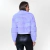 Chaqueta Bomber Urbanchic - Abrigo de Piel de Conejo y Piel de Cabra con Cuello, Bolsillo, Cierre de Botón a Presión. Cuello Cálido para el Frío del Otoño/Invierno. Sofisticado y Casual. Fabiane Frank Fur and Shop 2024-2025. azul lavanda lilas atras