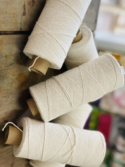 Hilo de algodón en bobina