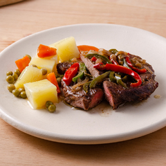 Bifes a la criolla con papas. Plato 450 gr - comprar online