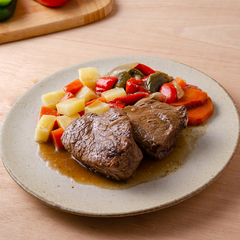 Carne a la cacerola con vegetales y papa. Plato 450 gr. - comprar online