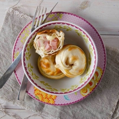 Empanadas de jamón y mozarela. Bandeja 6 un