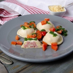 Sorrentinos de jamón, mozarella y ricota. Bandeja 16 unidades