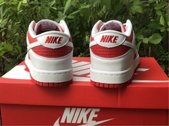 SB Dunk Low University Red na internet