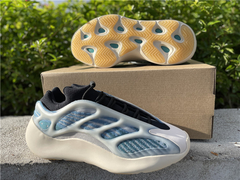 Yeezy 700V3 "Arzareth" na internet
