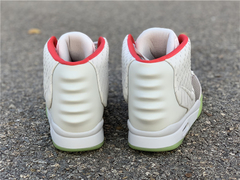 Air Yeezy 2 NRG 'Pure Platinum' na internet