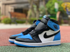 Air Jordan 1 High Blue White Black UNC toe na internet