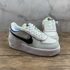 Air Force 1 Shadow "Pixel Swoosh" na internet