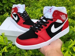 Air Jordan 1 Mid 'Gym Red Black' na internet