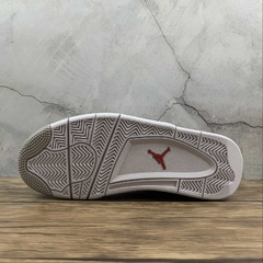 Air Jordan 4 White Oreo na internet