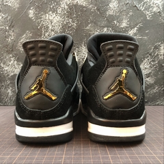 Air Jordan 4 Retro ROYALTY na internet