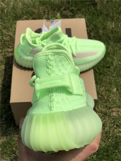 yeezy 350 glow na internet