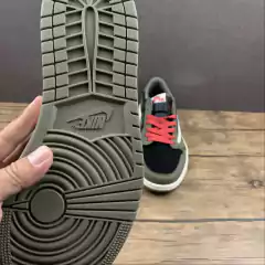 Imagem do Travis Scott x Air Jordan 1 Low OG “Black Olive”
