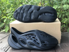 yeezy foam runner black na internet
