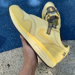 Air Max 1 "Travis Scott Gold" na internet