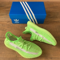 AD yeezy boost green glow na internet
