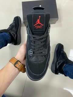 Imagem do Air Jordan 4 preto black cat