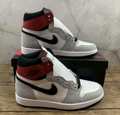 Air Jordan 1 High Smoke Grey na internet