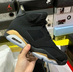 Air Jordan 6 Black/Metallic Gold na internet