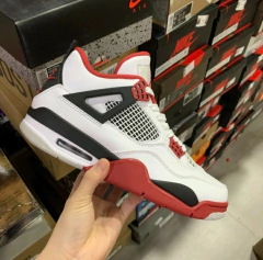 Air Jordan 4 Fire Red na internet