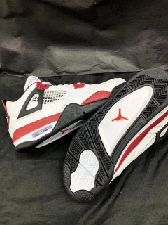 Jordan 4 Retro na internet