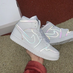 Imagem do Refletivo Jordan 1 mid