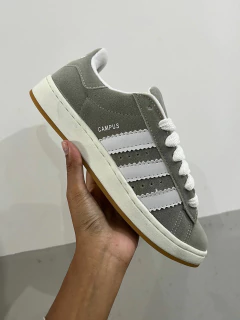 Adidas Campus 00s (Cinza/Branco) na internet
