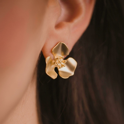 Brinco Orquídea Dourado fosco - comprar online