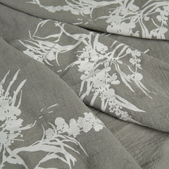 Gasa Pesada Premium Gris Elefante Estampada con Ramas (Ancho 2,75 mts)