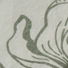 Tusor Liviano Blanco Off White Estampado con Flor Verde (1,50 mts) en internet