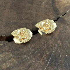 Brinco Mini Flor - Banho Ouro - comprar online