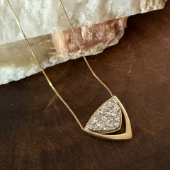 Colar Pingente Triangular Drusa Metal - comprar online