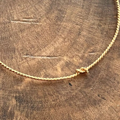 Choker Aro Torcido Nó - Banho Ouro - comprar online