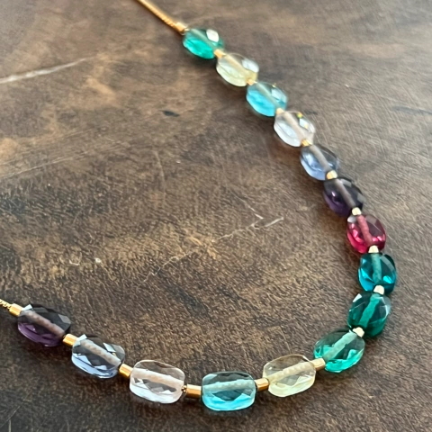 Colar Cristal Facetado Colorido- Banho Ouro