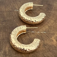 Argola Martelada - Banho Ouro - comprar online