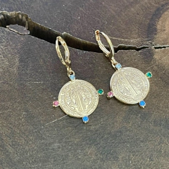 Brinco Mini Argola Medalha São Bento.