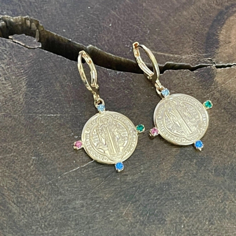 Brinco Mini Argola Medalha São Bento.