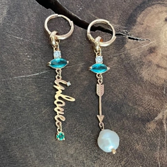 Brinco Seta Pérola -Palavra In Love